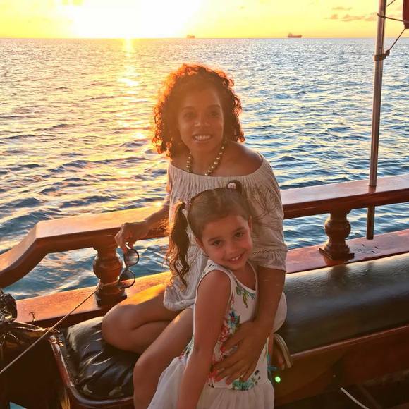 Meet your Posher, Nicole - Picture 1 of 1